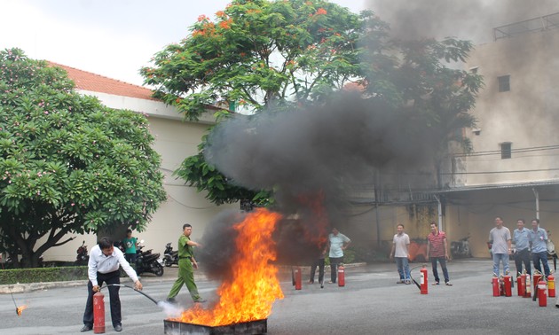 France shares experience in civil security and safety with Vietnam